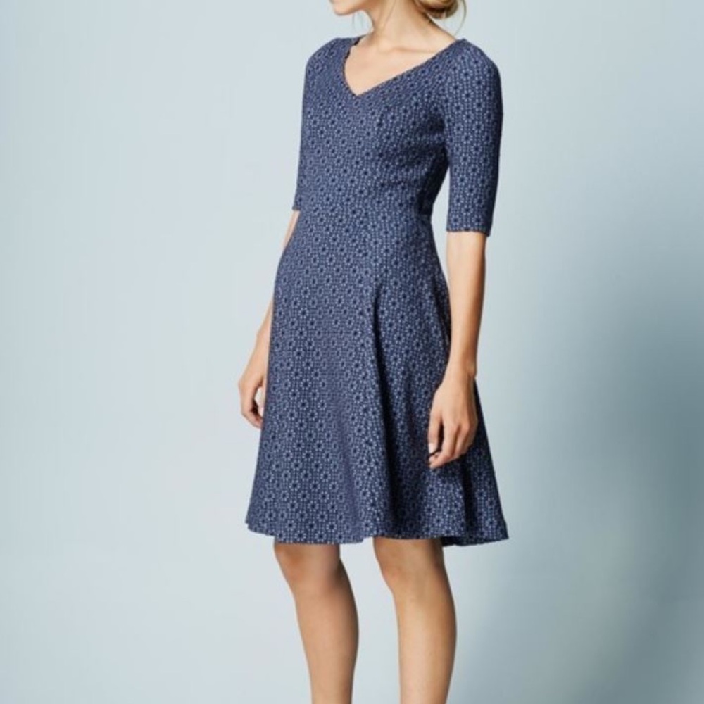 Boden blue embroidered look fit flare dress ladies size US 6L‎